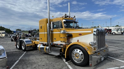 2nd: John Dunnigan, Bloomsdale, Missouri -- 1985 Peterbilt 359