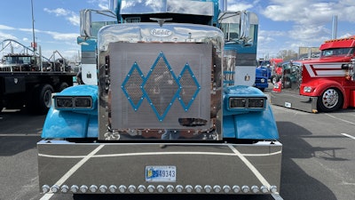 As part of the build process, he had the shop add an American Eagle bumper, front fenders from Bad Ass Custom Truck Parts, Hogebuilt stainless full fenders over the rear axles, 13’2” tall, 8-inch Lincoln Chrome stacks, a 14-inch drop visor, an aluminum fifth wheel and plenty more in the way of upgrades.