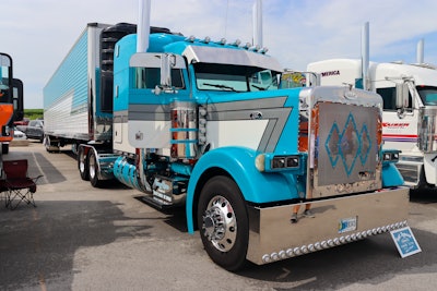 1st: John Treadway of Kokomo, Indiana -- 1998 Peterbilt 379 & 2017 Great Dane reefer “Teal Appeal”