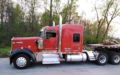 Profile view of Schmidt's 2005 Kenworth