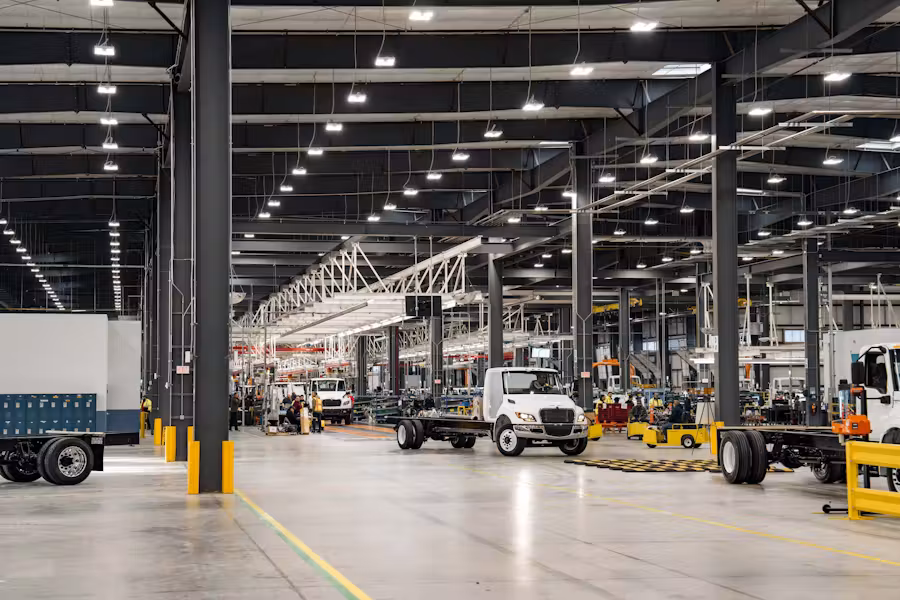 International Trucks In Workshop Stx Assembly Line 231205 7075 wx L Nyyn Jte