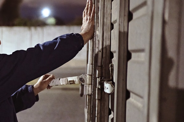 Trailer Lock Cargo Theft Gettyimages Crop