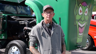 Baggett was on hand for the 2025 Large Cars & Guitars truck show and music festival in Bristol, Tennessee, back in May with his ’99 Western Star 4964EX and 2025 Reitnouer 53-foot step deck on display.