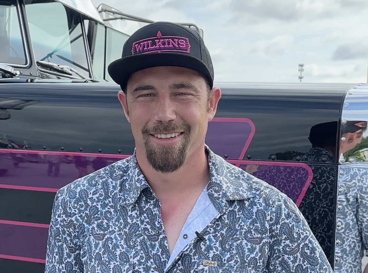 Flatbed-hauling 1988 Peterbilt 379 powered by B-model Cat | Overdrive