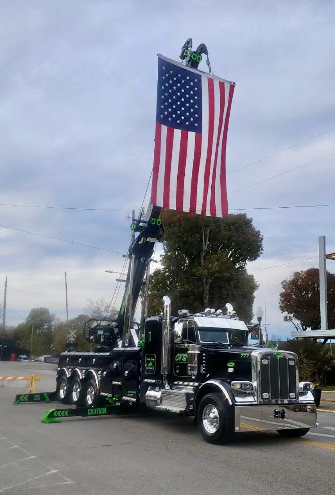 Heavy Hook' Peterbilt 389 crowned Pride & Polish champ | Overdrive