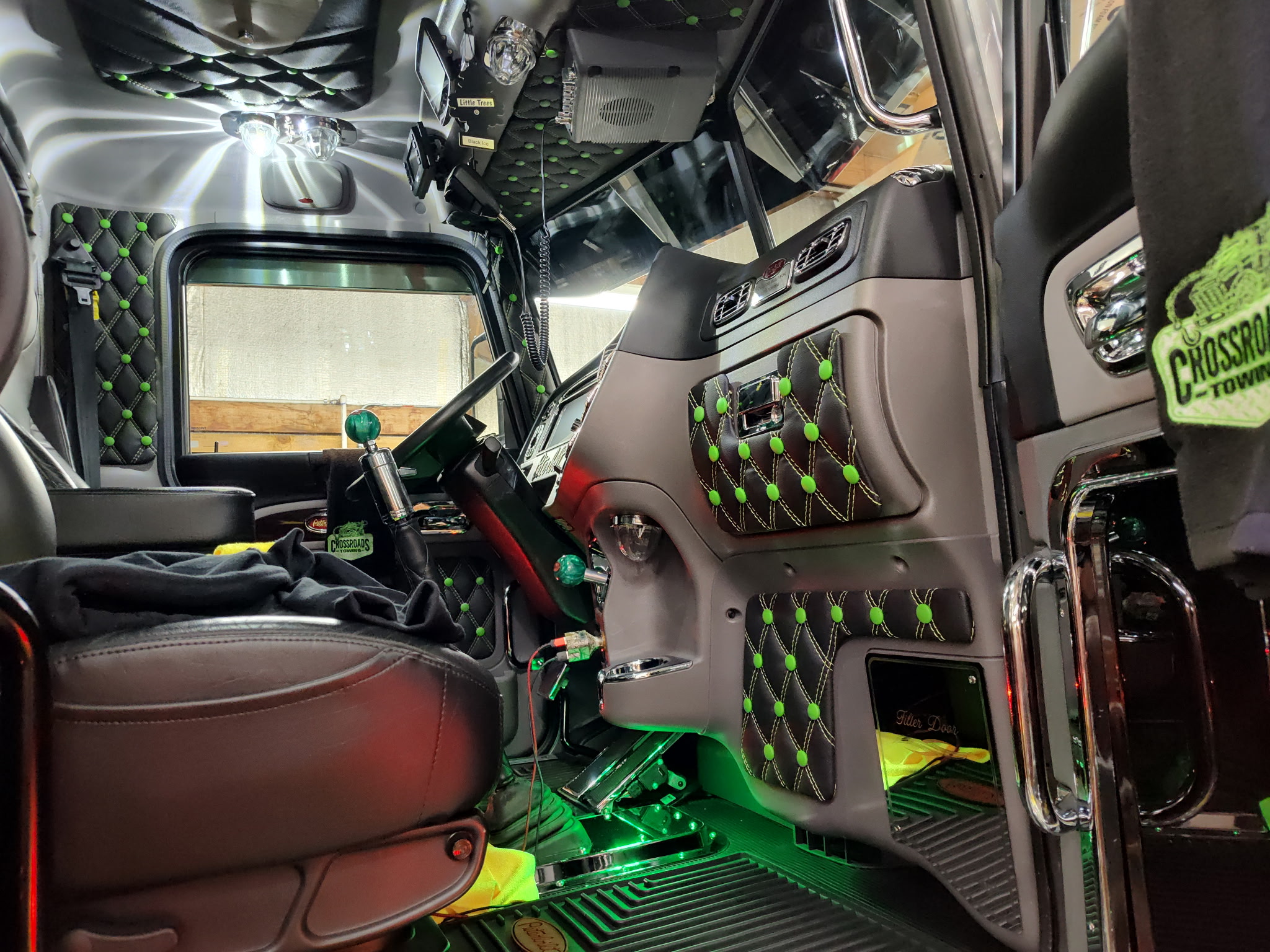 Heavy Hook' Peterbilt 389 crowned Pride & Polish champ | Overdrive