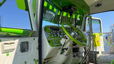 1st: Mark Aragon, 2003 Peterbilt 379EXHD and 2020 Wilson