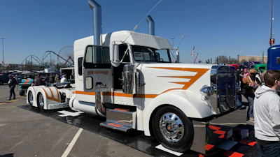 Best of Show: Phillip Couch, 1999 Freightliner Classic XL