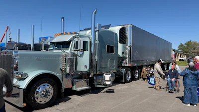 1st: Jeff Dills, 2007 Peterbilt 379 and 2001 Utility 3000R