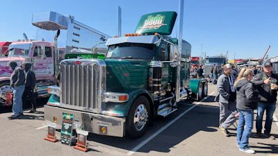 1st: David Dyck, 2025 Peterbilt 589