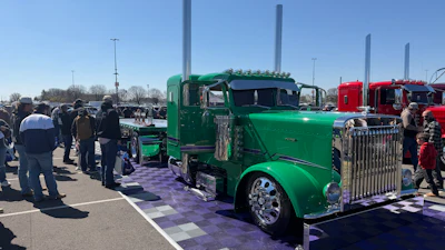 Jason Flores, 2018 Peterbilt 389 and 2018 XL double flats