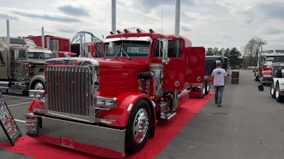 Texas-based owner-operator David Duncan hauls in this 1984 Peterbilt 359.