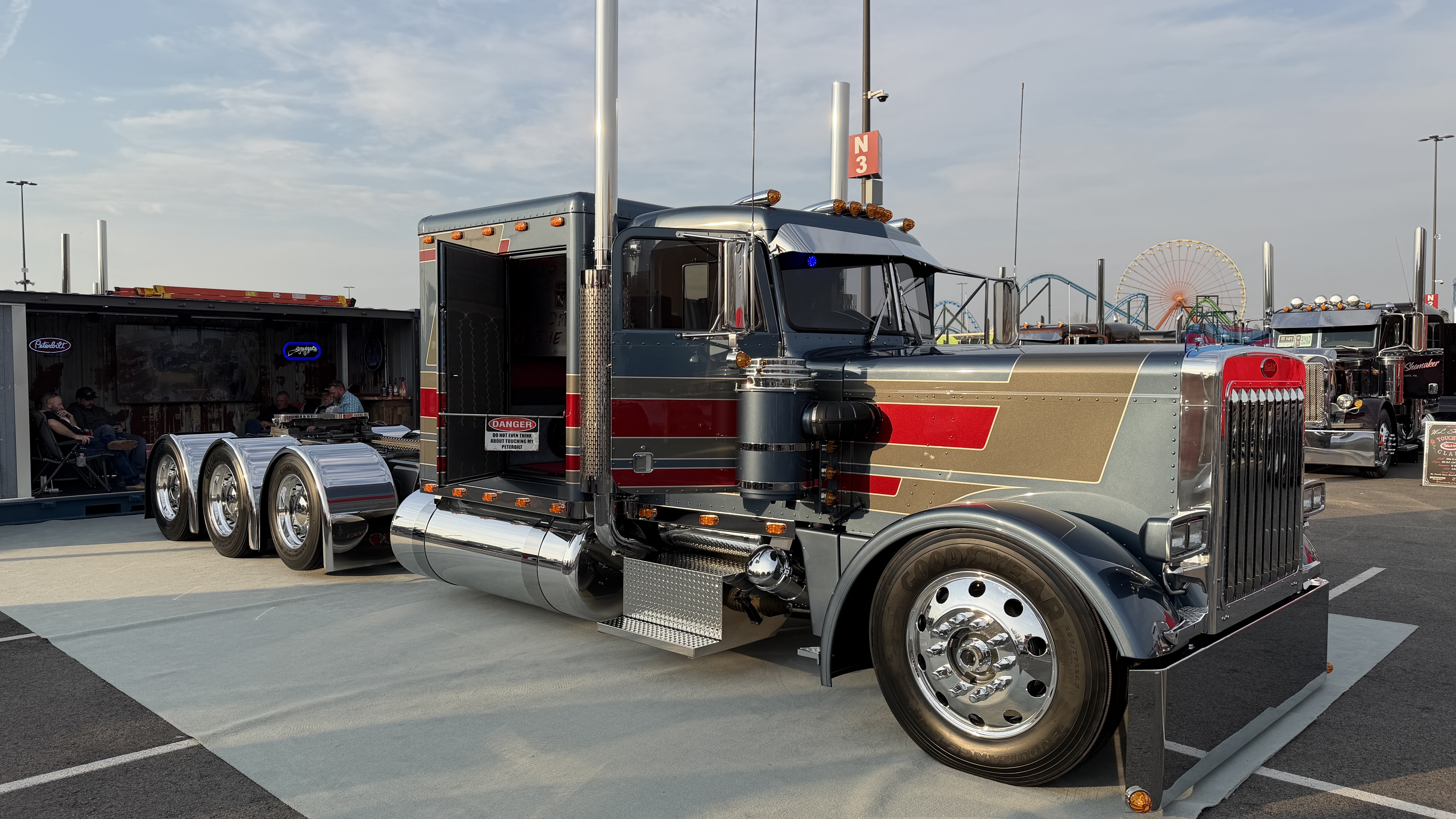 Never Satisfied Builds brought this custom 1985 Peterbilt 359 for its entry in the MATS Big Rig Build-Off. Sitting on a 320-inch wheelbase, the truck boasts a 650-hp 5EK Cat with an 18-speed and a 4-speed auxiliary and 3.70 rears.