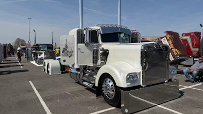 1st: Wayne Smith, 1968 Kenworth W925A