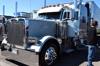 The 2007 379 is powered by a Caterpillar C15 Acert, with a 13-speed automated manual transmission and 3.08 rears.