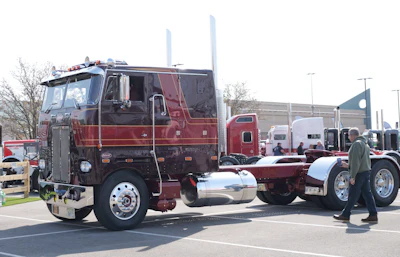 Rethwisch brought “High Rise Suite,” a 1976 Peterbilt 352H with a 110-inch big bunk, powered by a V8 Cat.