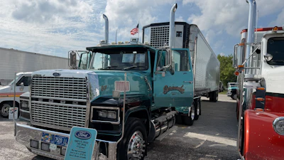 This 1987 Ford LTL9000 is owned by Tom and Theresa Sercombe.