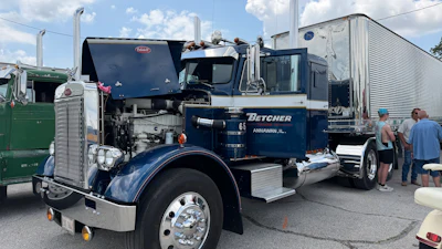 Craig Betcher's 1965 Peterbilt 351A