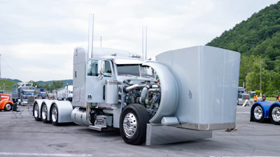 2nd: David Calabrese, 2022 Peterbilt 389