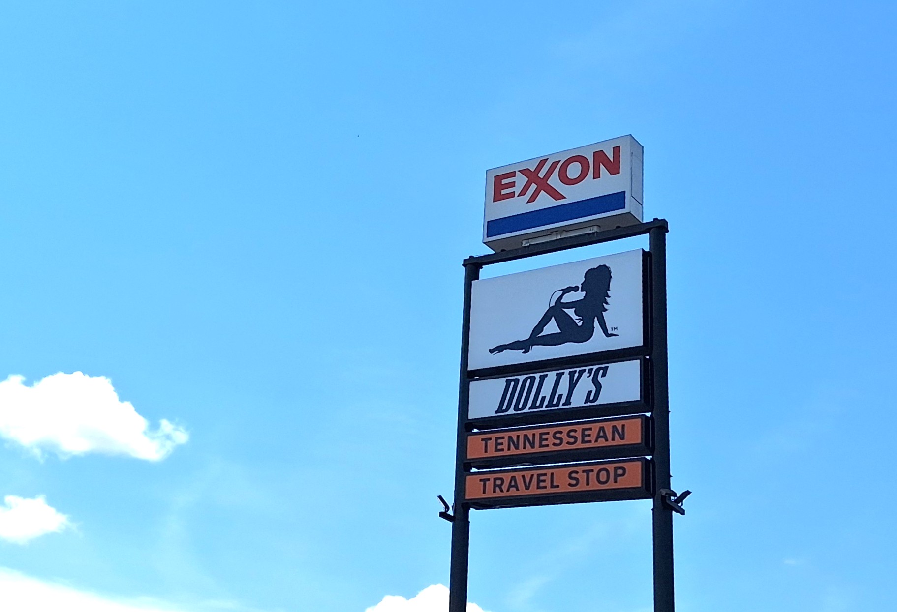 Dollys Tennessean Sign