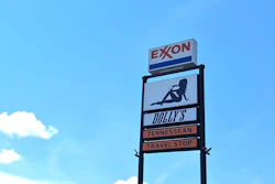 Dollys Tennessean Sign