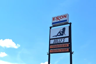 Dollys Tennessean Sign