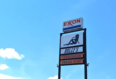 Dollys Tennessean Sign