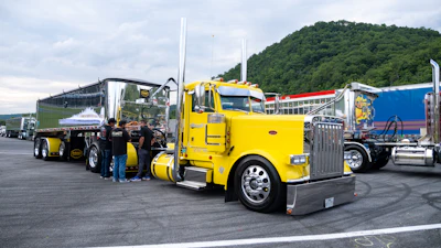 1st: Kaleb Hammett, 2016 Peterbilt 389