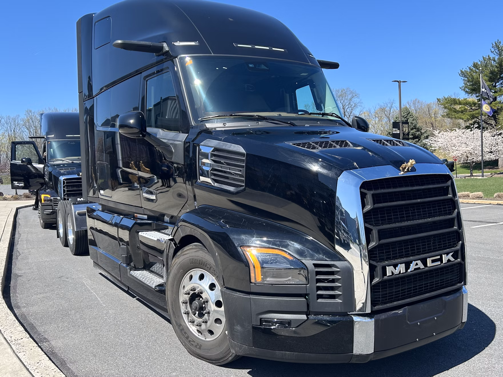Mack Pioneer