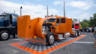 1st: Ronnie Millsaps, 1969 Peterbilt