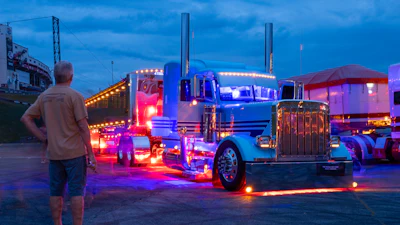 1st: Joshua Teel, 2001 Peterbilt 379