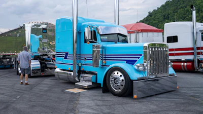 2nd: Joshua Teel, 2001 Peterbilt 379