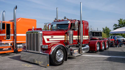 Jeremiah Wolfe, hauling for Brown and Son Towing-Hauling, owns this 2017 Peterbilt 389 glider.