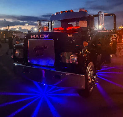 1st: Larry Pruitt of St. Clair, Missouri, 1986 Mack RD-6865, “Midnight Blue”
