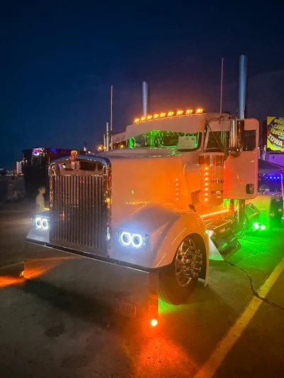 1st: Paul Opelt of Neillsville, Wisconsin, 2007 Kenworth W900, “The Mistress”