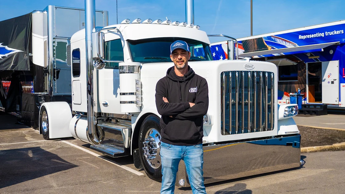 'Ultimate toy hauler': Semi Casual's custom Peterbilt 589