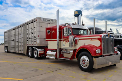1st: Kate Whiting of Chetek, Wisconsin, 1973 Kenworth W900A and 1973 Wilson, “Cherry Pie”