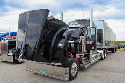 1st: Jerry Linander of Winona, Minnesota, 1994 Kenworth W900L and 2025 Great Dane, “No Fences”