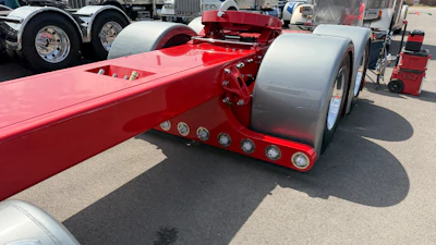 In addition to the T-bars and deck plate from Dickerson, Nelson also added Shift Fenders on the rear axles and smoothed out the rough finish of the fifth wheel.
