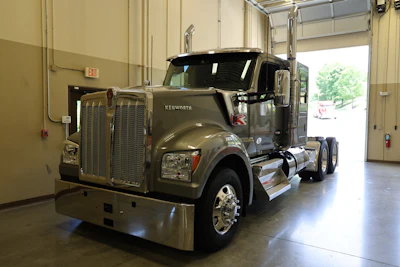 The Kenworth W990 features a 52-inch flat-top sleeper equipped with a Diamond VIT interior, powered by a Paccar MX-13 engine that delivers 510 horsepower and 1,850 lb-ft of torque via a Paccar TX-18 transmission. The custom build journey and Road Warrior highlights will be shared through exclusive content on Pilot and Kenworth social media channels.